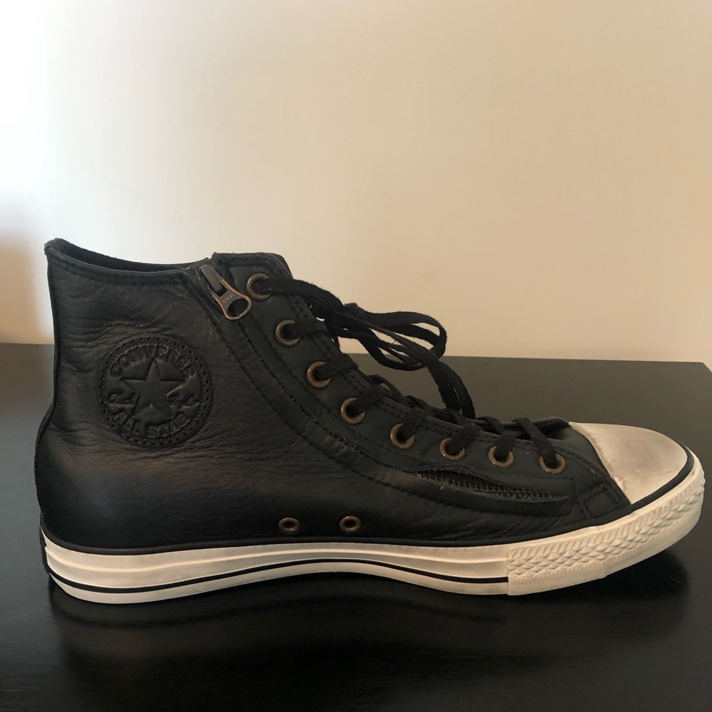 Converse High Top Leather sneakers. Men size 9.5